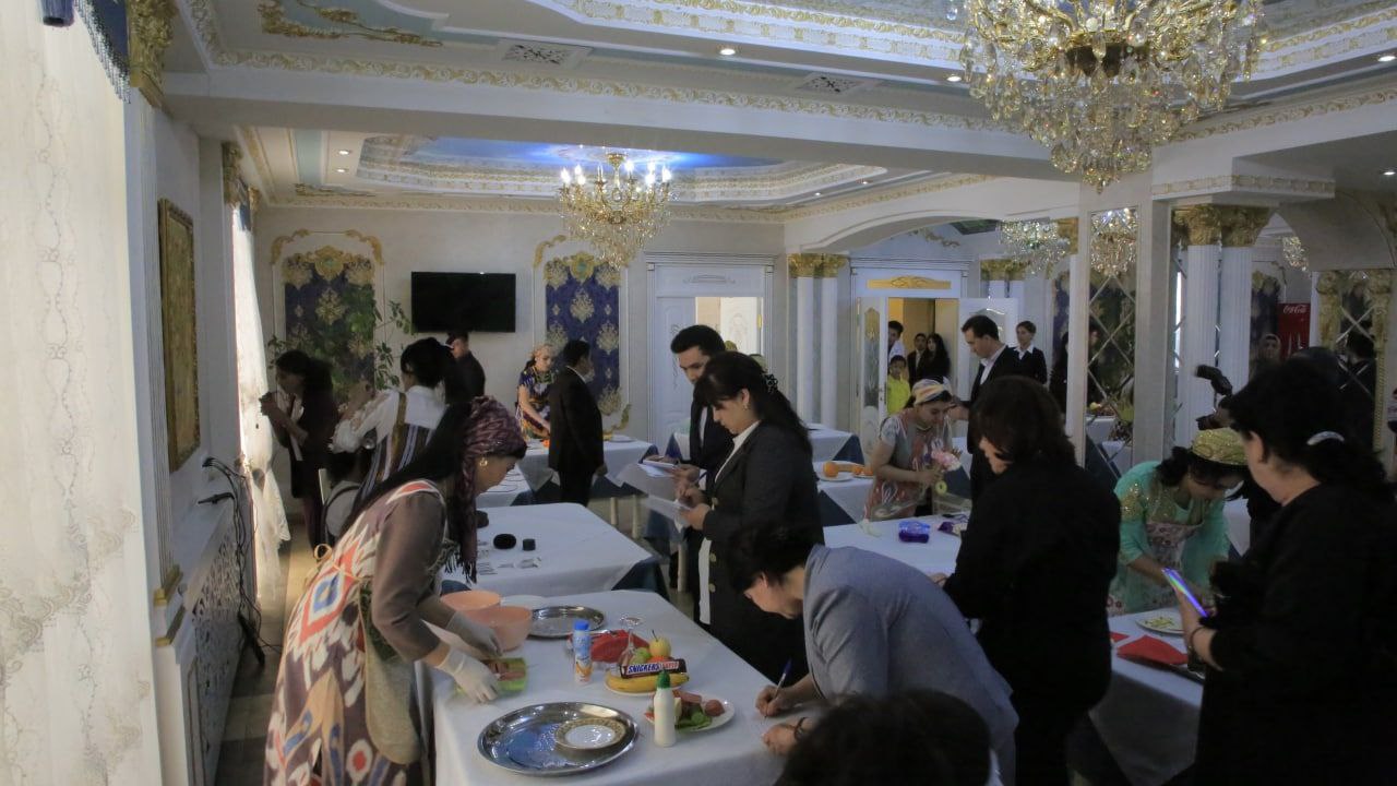 Porno yaladi Osiyo eshak